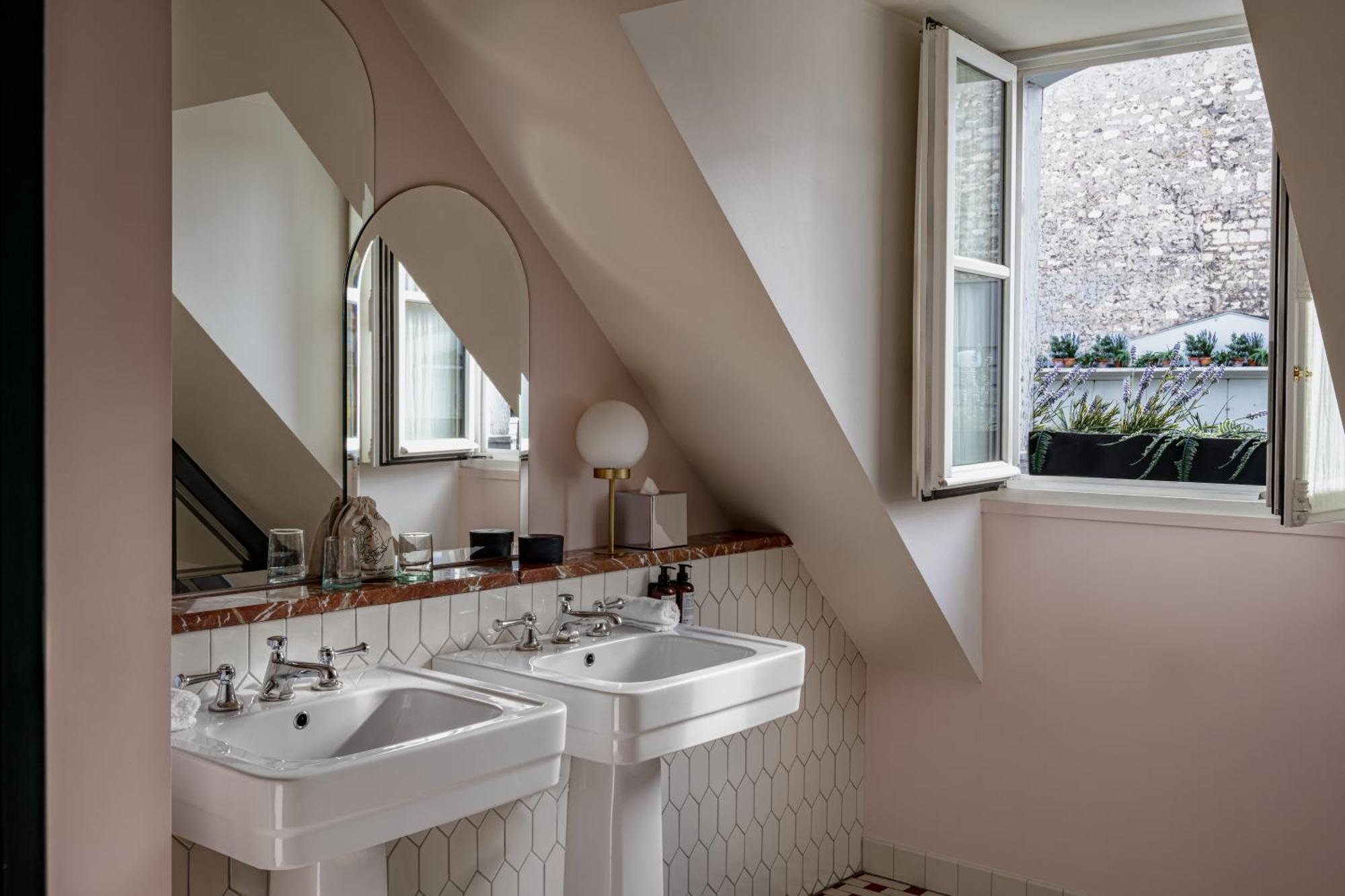 Grands Boulevards Experimental Hotel