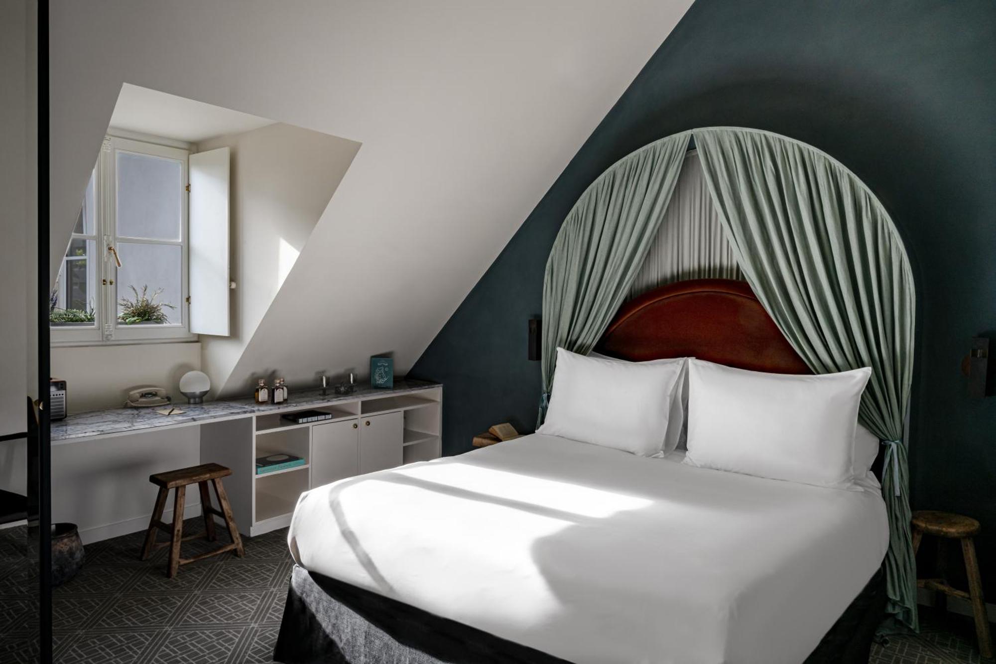 Grands Boulevards Experimental Hotel